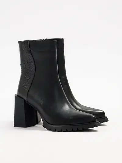 Ботильоны черного цвета на высоком каблуке